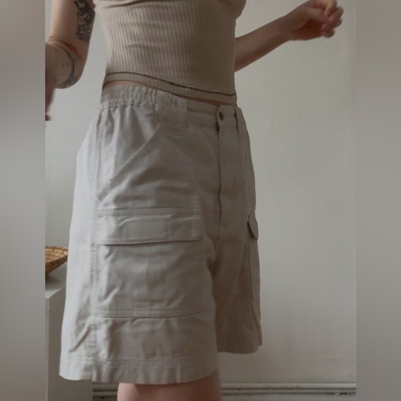 Vintage WindRiver Cargo Shorts β Beige Utility Y2K (Size 10, Oversized Fit) - Picture 4 of 6